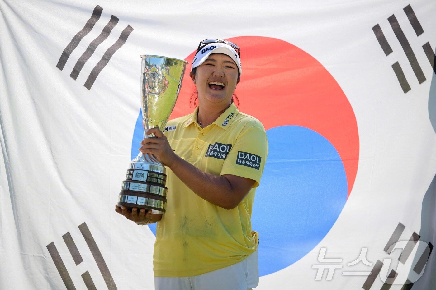 본문 이미지 - 유해란은 12일(한국시간) LPGA 투어 에비앙 챔피언십에서 우승을 차지했다. ⓒ AFP=뉴스1