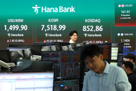 SK하이닉스 8% 급락, 200만원선 붕괴…코스피 '매도 사이드카'(상보)
