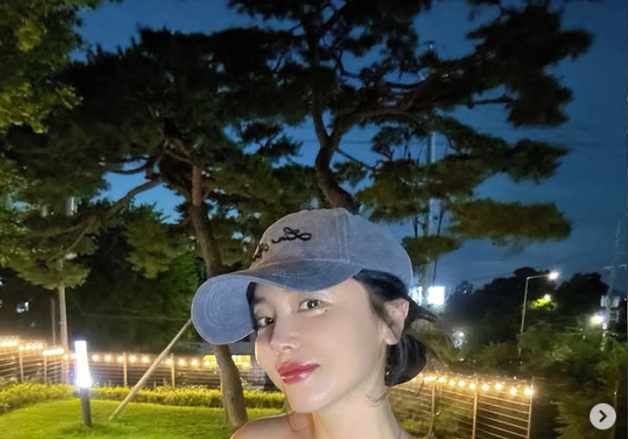 홍진영, 오프숄더 상의 입고 볼륨 몸매 과시…백옥 피부 [N샷]