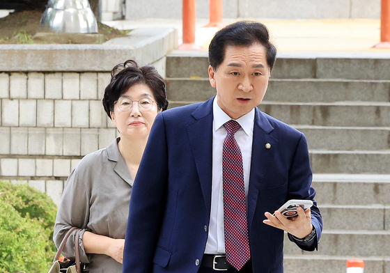 김건희, '명품백 청탁' 김기현 재판 증인 불출석…법원, 구인영장 발부