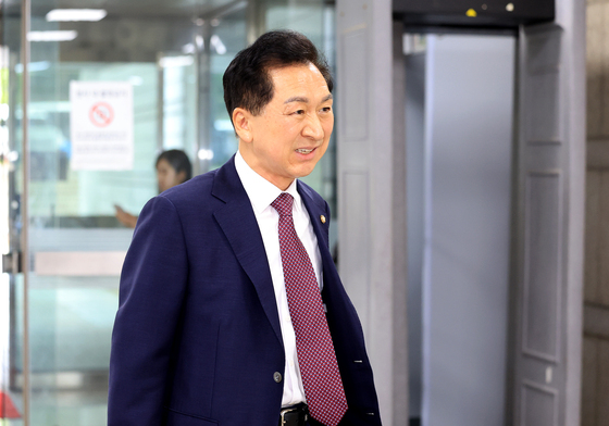 공판 출석하는 김기현 의원