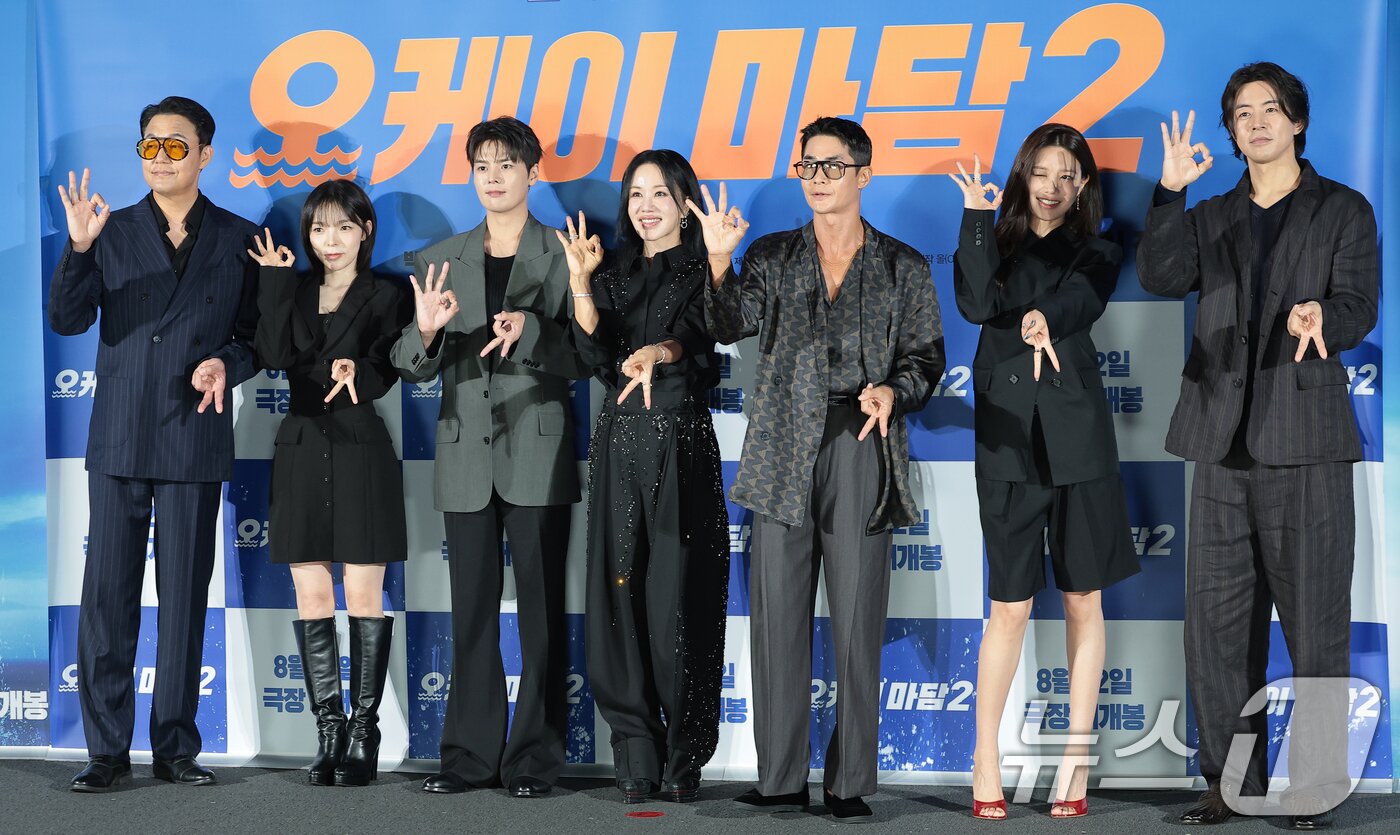 본문 이미지 - 배우 박성웅(왼쪽부터)과 박진주, 려운, 엄정화, 배정남, 최수영, 이상윤 ⓒ 뉴스1 DB