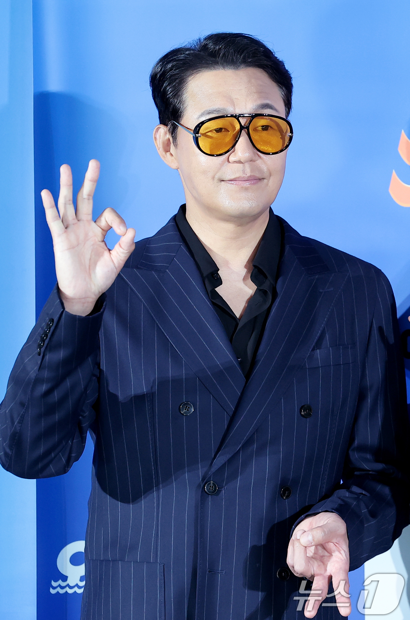 (서울=뉴스1) 권현진 기자 = 배우 박성웅이 13일 오전 서울 용산CGV에서 열린 영화 '오케이 마담2' 제작보고회에서 포즈를 취하고 있다.'오케이 마담2'는 초호화 크루즈 여행 …