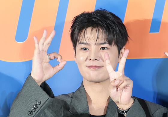 려운, 비주얼 마술사