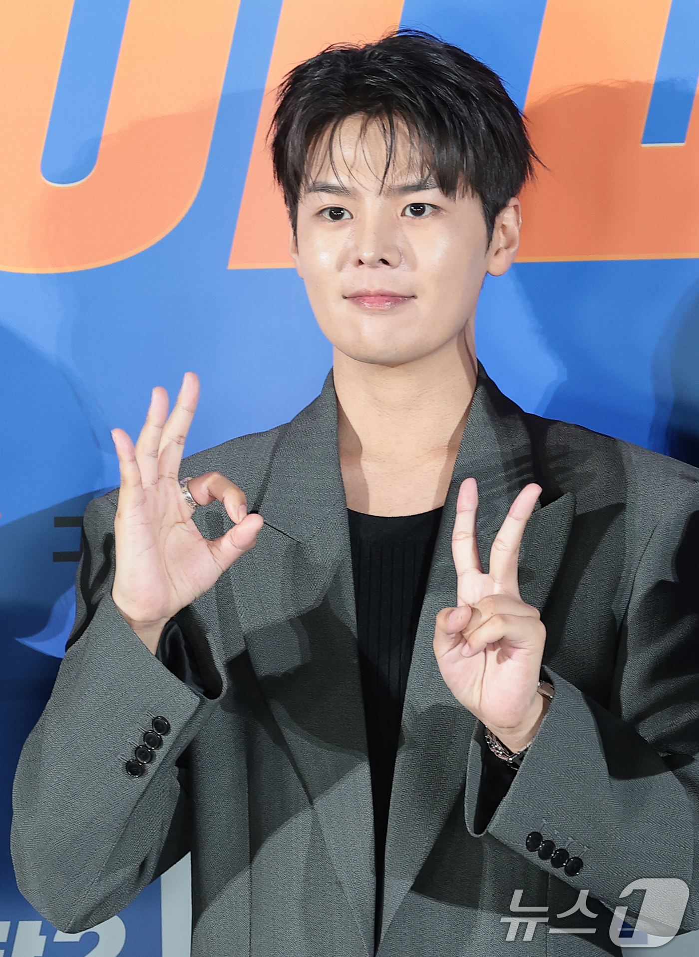 (서울=뉴스1) 권현진 기자 = 배우 려운이 13일 오전 서울 용산CGV에서 열린 영화 '오케이 마담2' 제작보고회에서 포즈를 취하고 있다.'오케이 마담2'는 초호화 크루즈 여행을 …