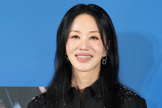 "2편 큰 감격"…엄정화, 웃음도 액션도 더 진화한 원맨쇼 '오케이마담2'(종합)