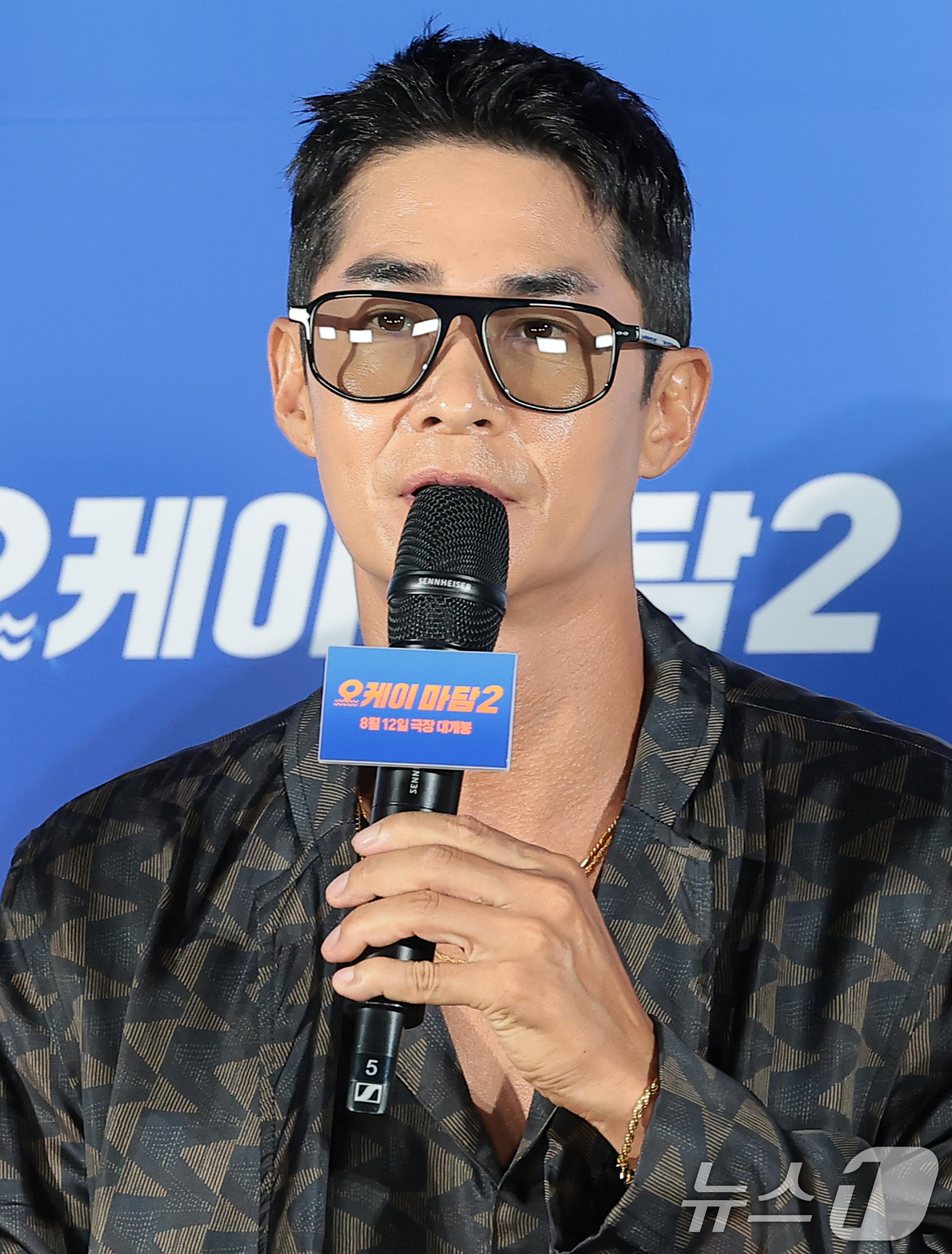 (서울=뉴스1) 권현진 기자 = 배우 배정남이 13일 오전 서울 용산CGV에서 열린 영화 '오케이 마담2'(감독 이철하) 제작보고회에서 인사말을 하고 있다.'오케이 마담2'는 초호 …