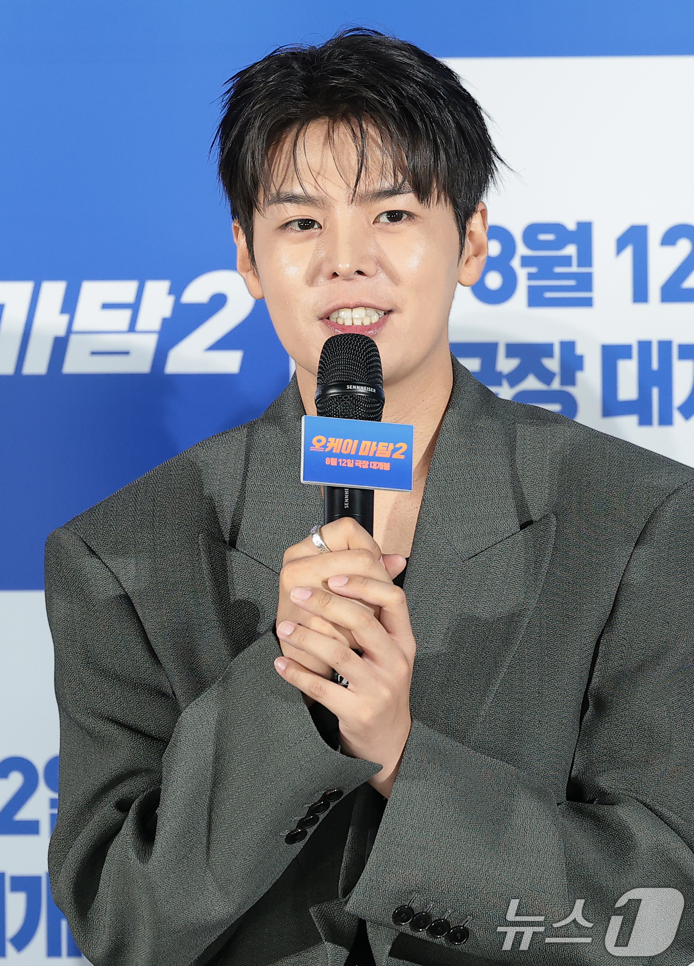 (서울=뉴스1) 권현진 기자 = 배우 려운이 13일 오전 서울 용산CGV에서 열린 영화 '오케이 마담2'(감독 이철하) 제작보고회에서 인사말을 하고 있다.'오케이 마담2'는 초호화 …