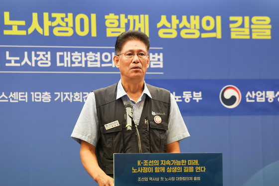 발언하는 박상만 금속노조 위원장