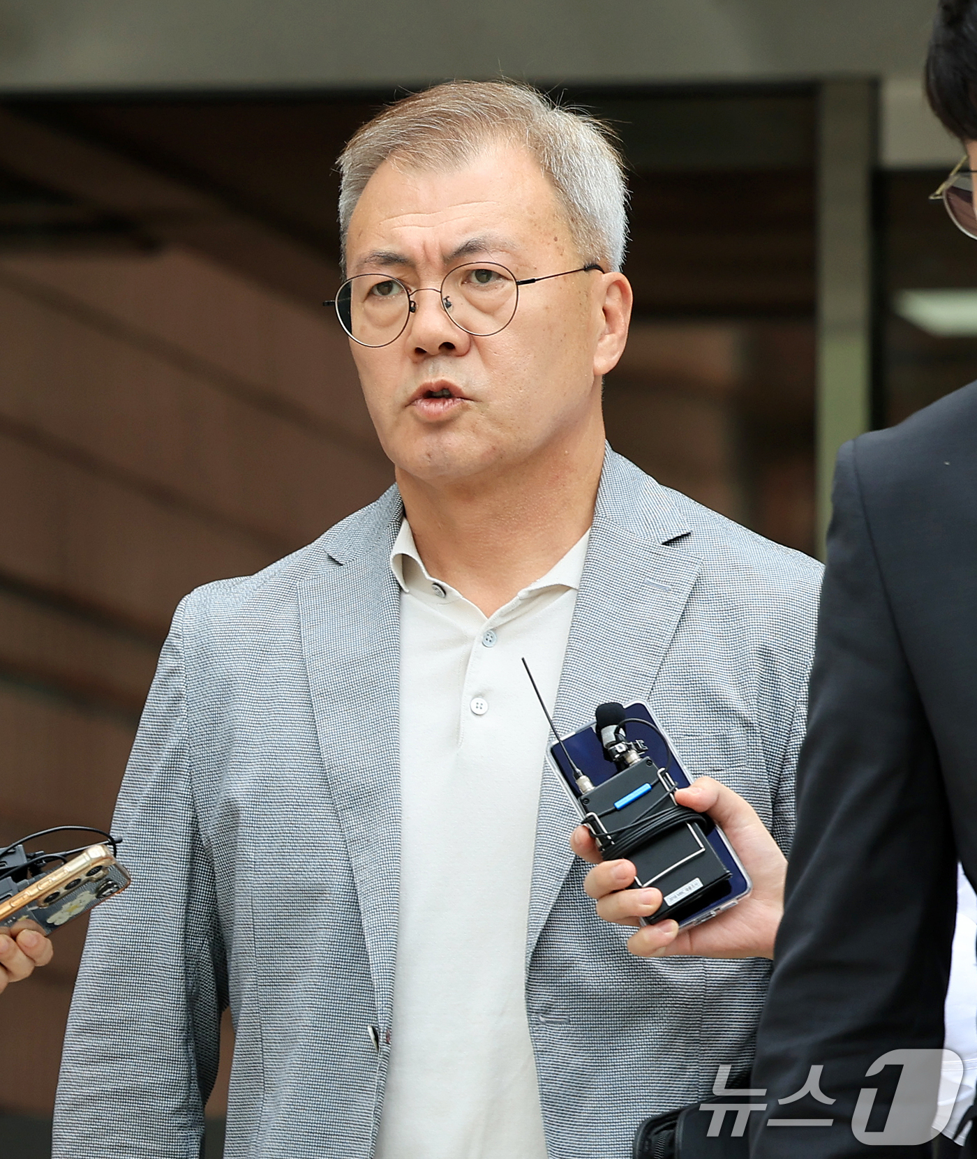 (서울=뉴스1) 이호윤 기자 = 12.3 비상계엄에 가담한 의혹을 받는 강호필 전 육군 지상작전사령관이 13일 서울 서초구 서울중앙지방법원에서 열린 구속 전 피의자 심문(영장실질심 …