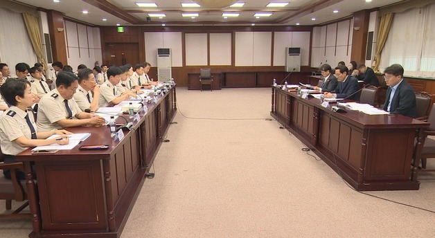 우상호 도지사 첫 실국 업무보고…"열심히 일하고 성과 내는 사람 우대"
