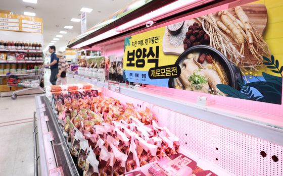초복 앞두고 삼게탕 재료 할인 행사