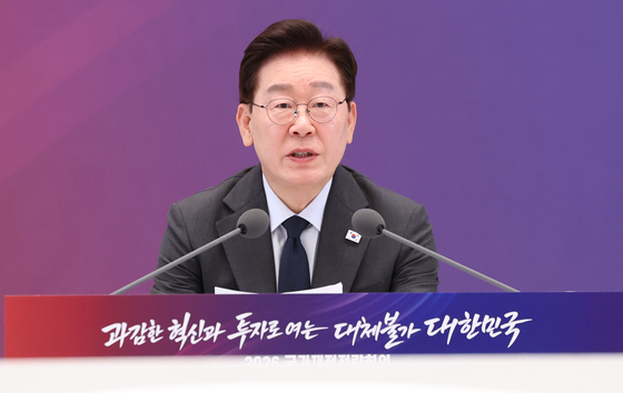 李대통령 "반도체 추가세수, 전략 투자 재원으로…미래대응기금 신설"
