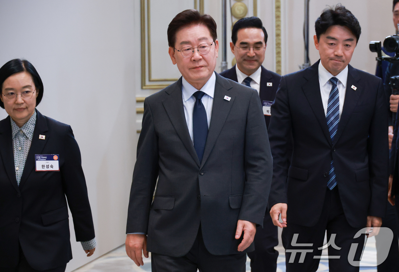 (서울=뉴스1) 허경 기자 = 이재명 대통령이 13일 청와대 영빈관에서 열린 2026년 국가재정전략회의에 입장하고 있다. 2026.7.13/뉴스1