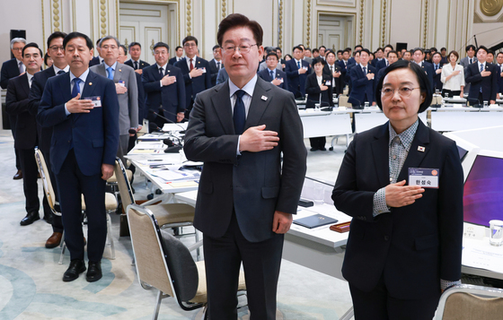 국민의례 하는 이재명 대통령