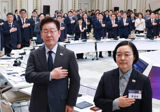 국민의례 하는 이재명 대통령