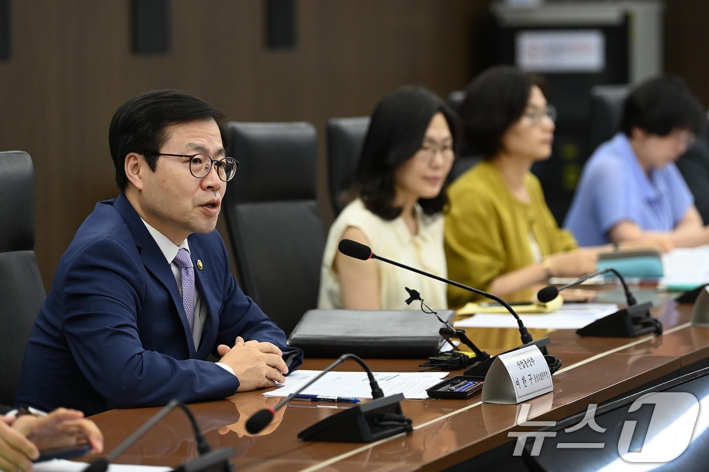 (서울=뉴스1) = 여한구 산업통상부 통상교섭본부장이 13일 오후 서울 중구 대한상공회의소에서 제58차 통상추진위원회를 주재하고 있다. (산업통상부 제공. 재판매 및 DB금지) 2 …