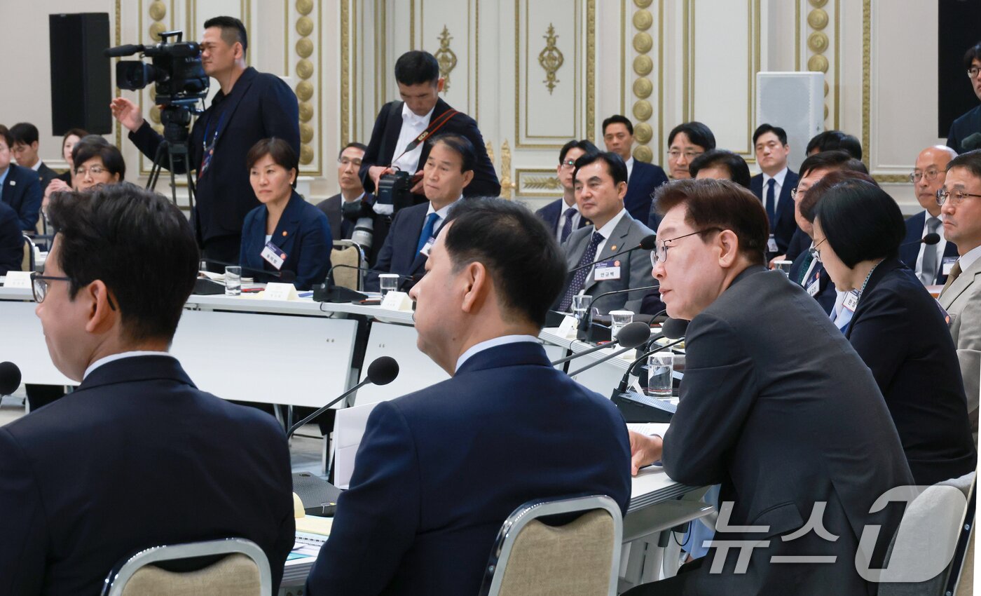 본문 이미지 - 이재명 대통령이 13일 청와대 영빈관에서 열린 2026년 국가재정전략회의에서 발언하고 있다. 2026.7.13 ⓒ 뉴스1 허경 기자