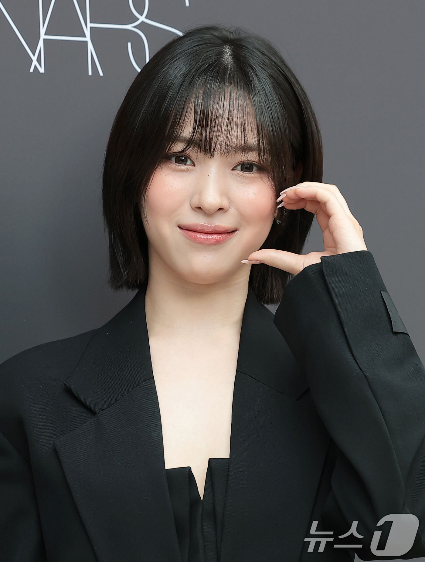 (서울=뉴스1) 권현진 기자 = 있지 류진이 13일 서울 성수동 무신사메가스토어 성수에서 열린 뷰티 브랜드 나스 인세이셔블 리퀴드 블러쉬 팝업스토어 오픈 행사에 참석하고 있다. 2 …