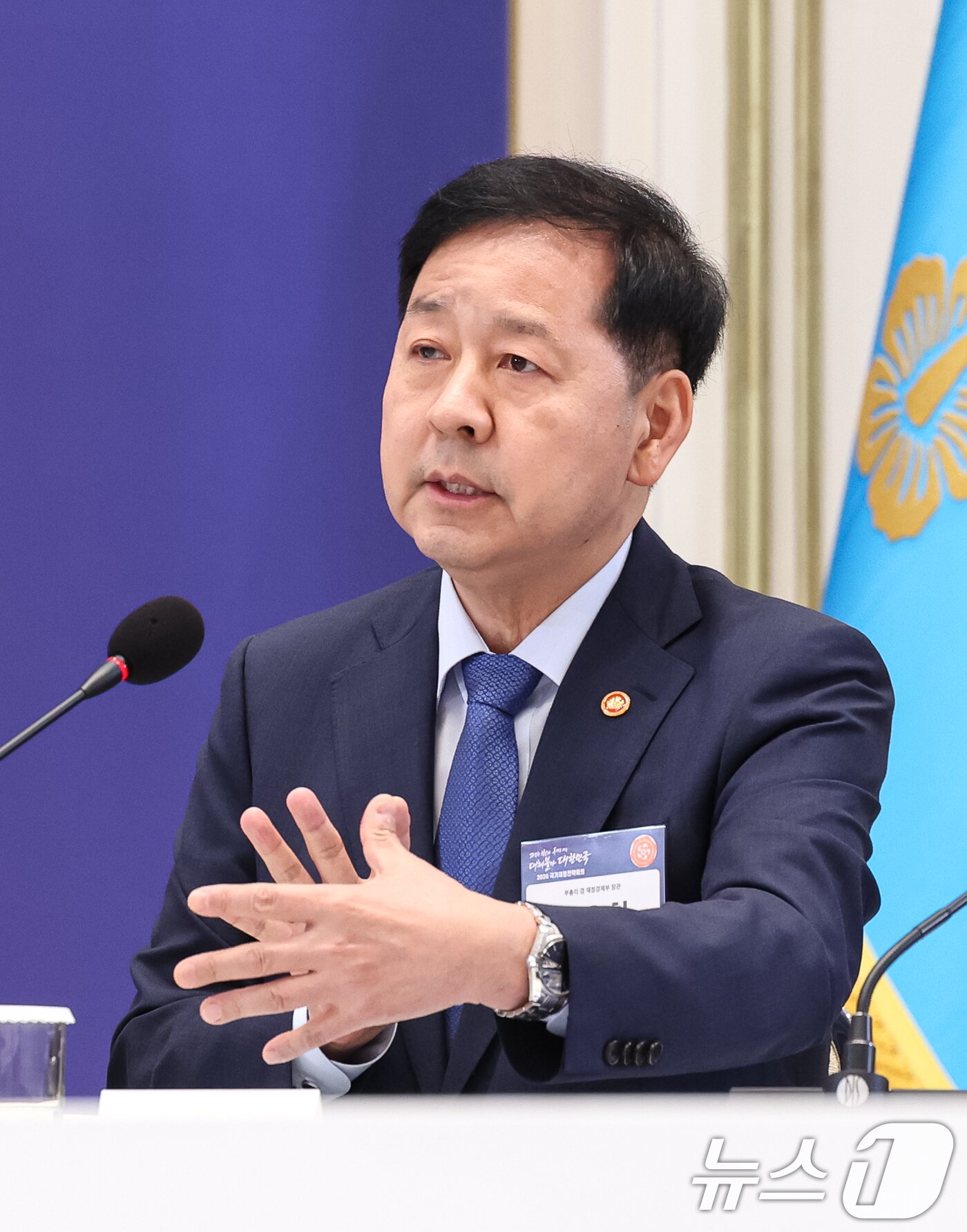 본문 이미지 - 구윤철 부총리 겸 재정경제부 장관이 13일 청와대 영빈관에서 열린 2026년 국가재정전략회의에서 발언하고 있다. 2026.7.13 ⓒ 뉴스1 허경 기자