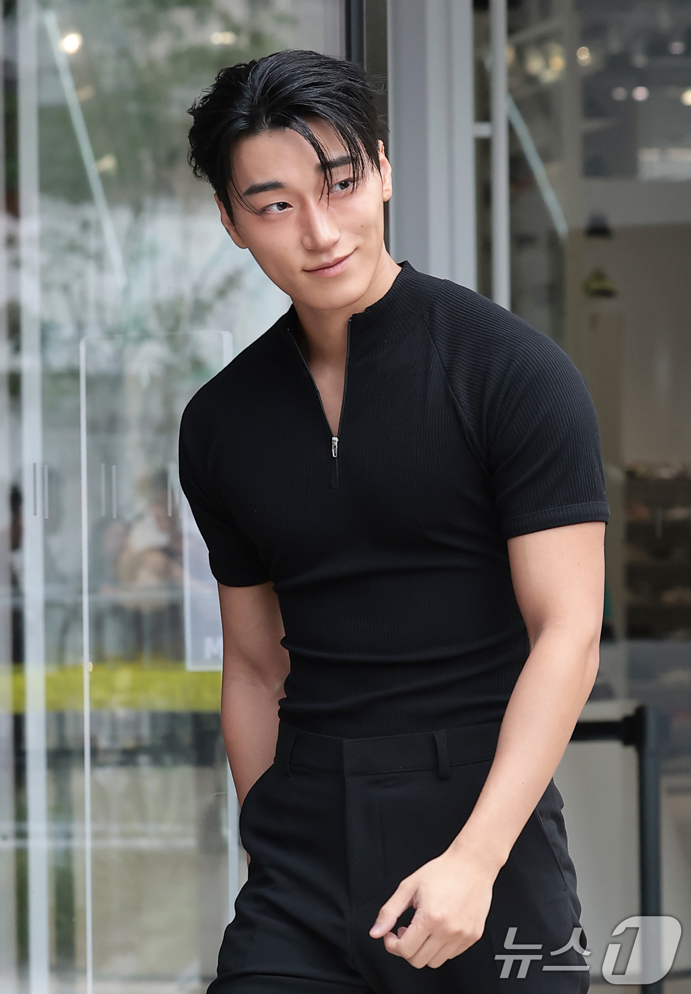 (서울=뉴스1) 권현진 기자 = 에이티즈 산이 13일 서울 성수동 무신사메가스토어 성수에서 열린 뷰티 브랜드 나스 인세이셔블 리퀴드 블러쉬 팝업스토어 오픈 행사에 참석하고 있다. …