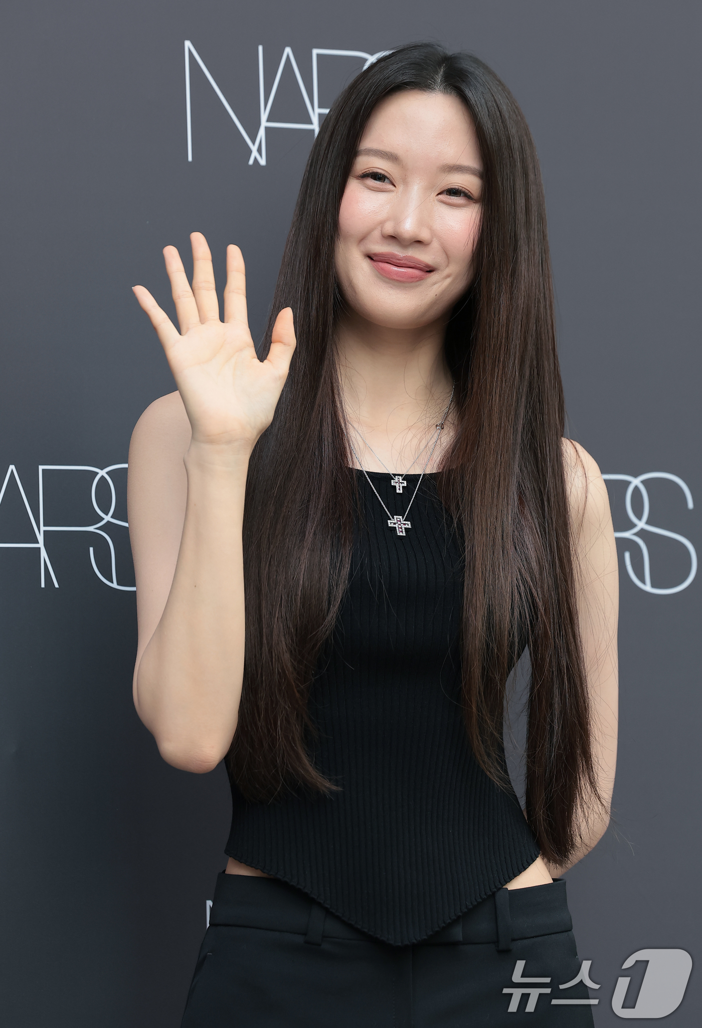 (서울=뉴스1) 권현진 기자 = 배우 문가영이 13일 서울 성수동 무신사메가스토어 성수에서 열린 뷰티 브랜드 나스 인세이셔블 리퀴드 블러쉬 팝업스토어 오픈 행사에 참석해 포즈를 취 …