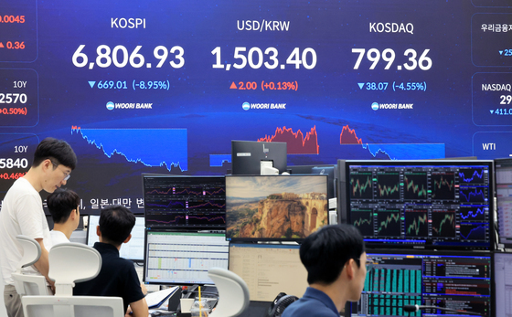 검게 물든 월요일 '코스피 급락'