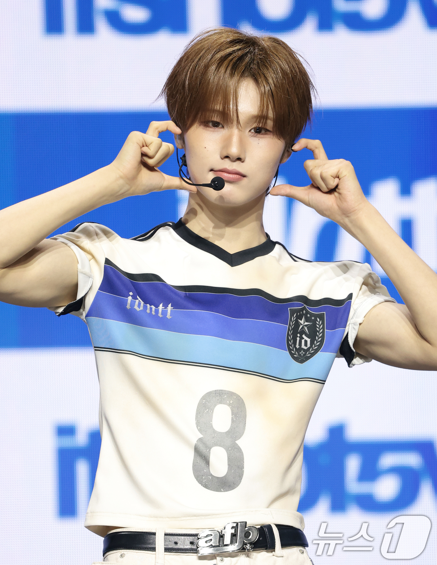 (서울=뉴스1) 권현진 기자 = 그룹 아이덴티티(idntt) 이환희가 13일 오후 서울 용산구 블루스퀘어에서 열린 세 번째 미니앨범 ‘잇츠 낫 오버(itsnot5ver)’ 발매 기 …