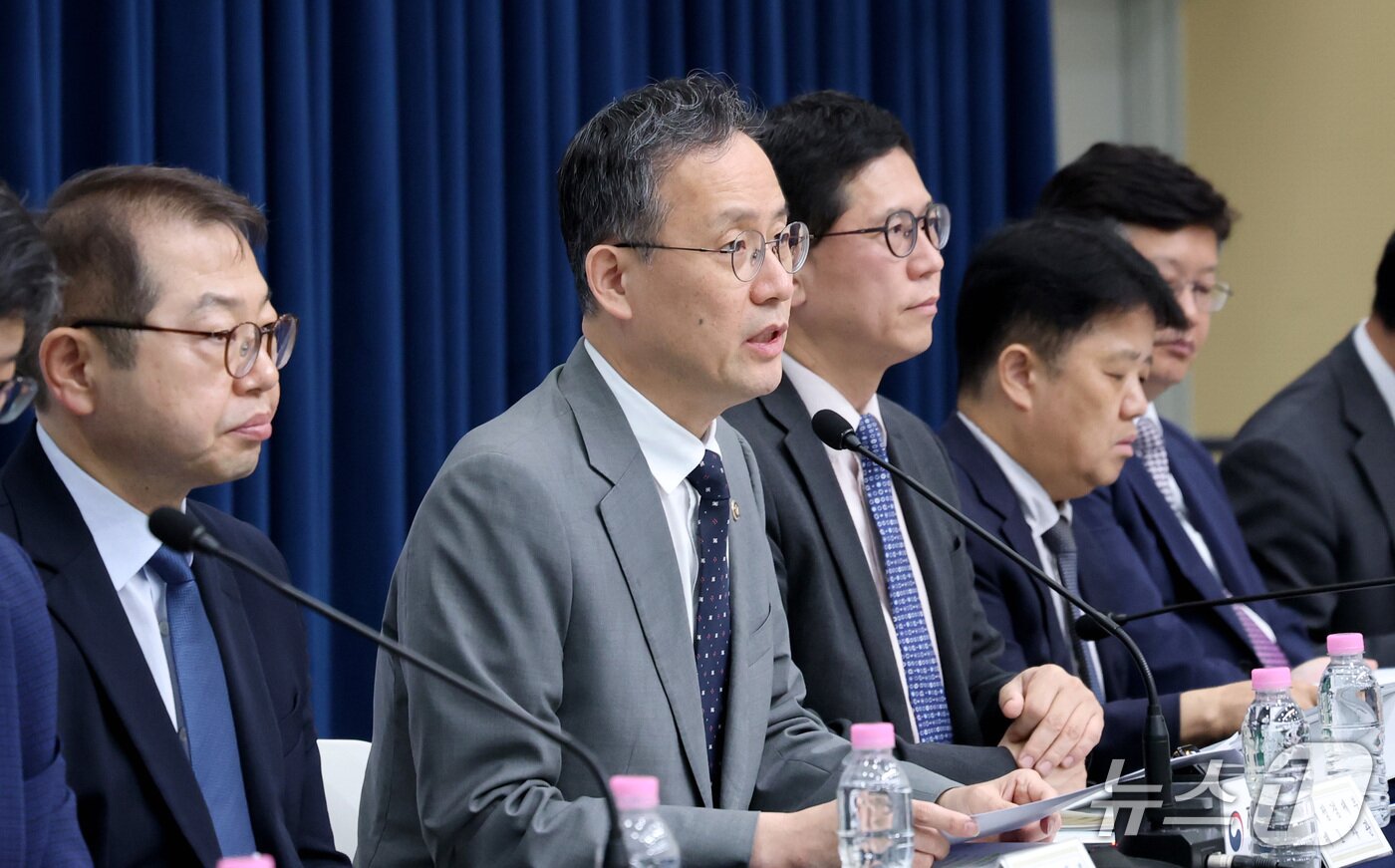 본문 이미지 - 이형일 재정경제부 1차관이 지난 10일 세종시 정부세종청사에서 2026년 하반기 경제성장전략을 발표하고 있다. 2026.7.14/뉴스1