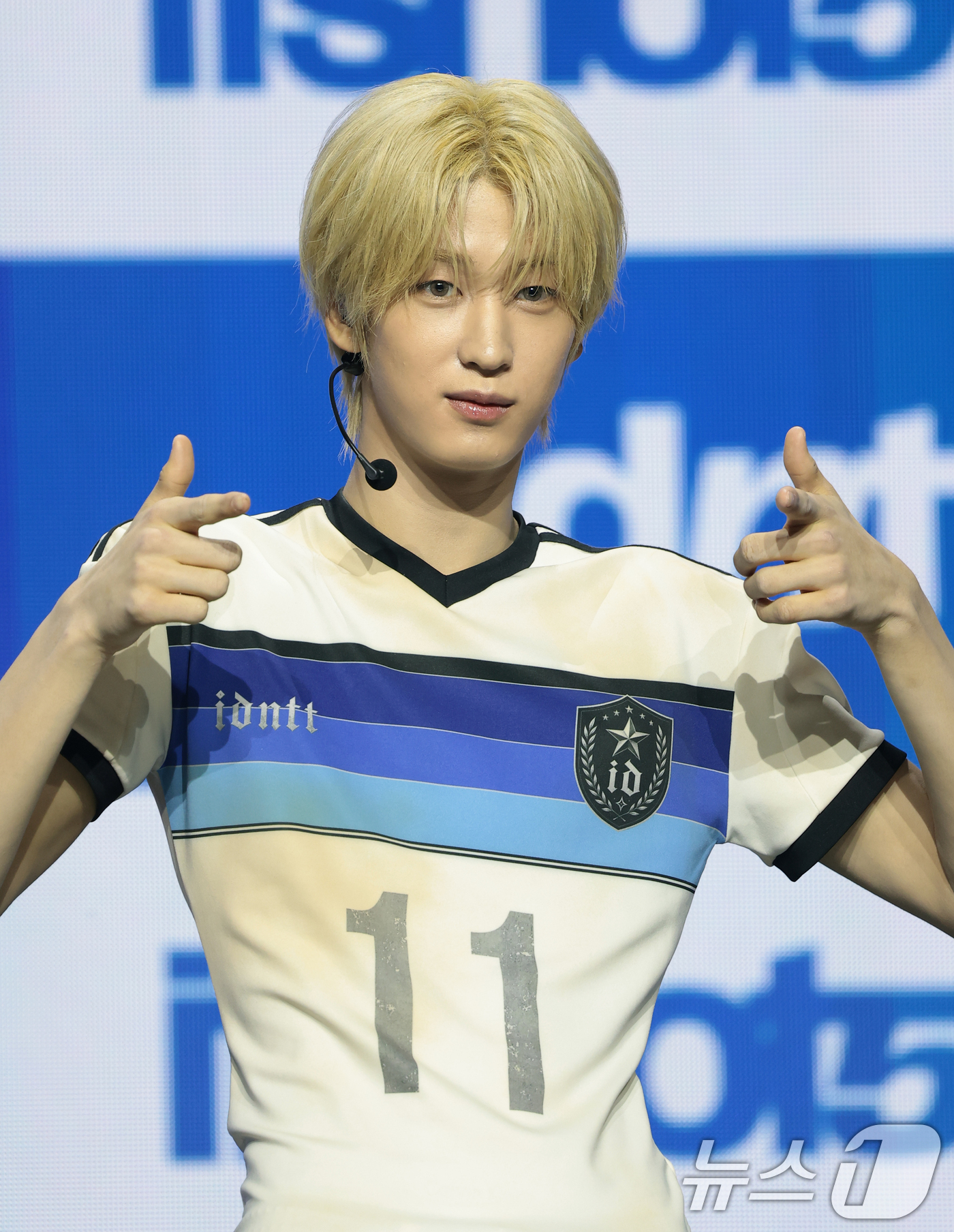 (서울=뉴스1) 권현진 기자 = 그룹 아이덴티티(idntt) 이규혁이 13일 오후 서울 용산구 블루스퀘어에서 열린 세 번째 미니앨범 ‘잇츠 낫 오버(itsnot5ver)’ 발매 기 …