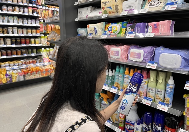 "장마 끝나자 모기 기승"…편의점·마트, 방충용품 매출 최대 15배 '껑충'