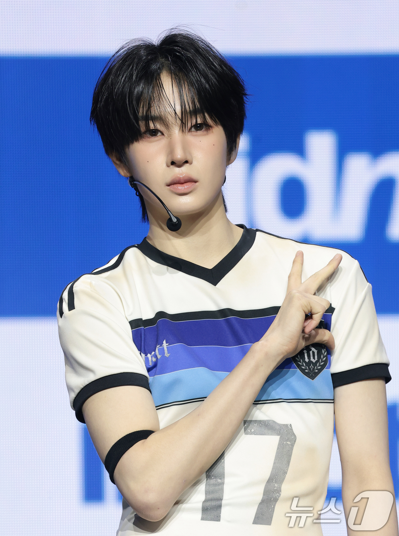 (서울=뉴스1) 권현진 기자 = 그룹 아이덴티티(idntt) 곽기웅이 13일 오후 서울 용산구 블루스퀘어에서 열린 세 번째 미니앨범 ‘잇츠 낫 오버(itsnot5ver)’ 발매 기 …