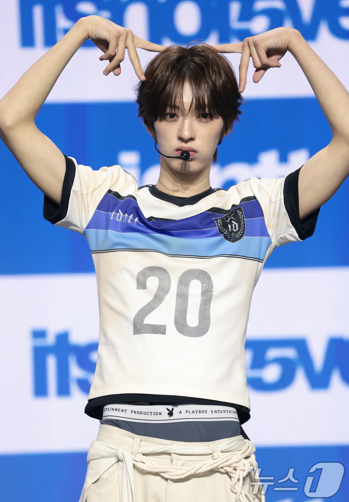 (서울=뉴스1) 권현진 기자 = 그룹 아이덴티티(idntt) 조은찬이 13일 오후 서울 용산구 블루스퀘어에서 열린 세 번째 미니앨범 ‘잇츠 낫 오버(itsnot5ver)’ 발매 기 …
