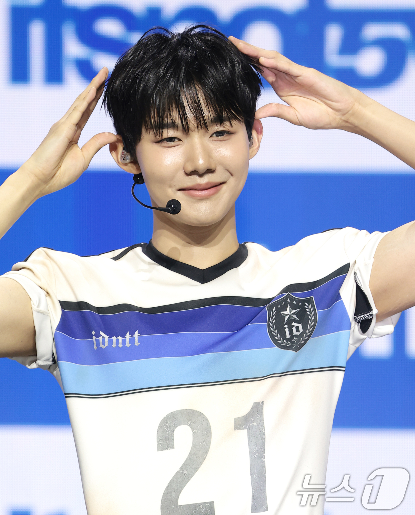 (서울=뉴스1) 권현진 기자 = 그룹 아이덴티티(idntt) 김은성이 13일 오후 서울 용산구 블루스퀘어에서 열린 세 번째 미니앨범 ‘잇츠 낫 오버(itsnot5ver)’ 발매 기 …