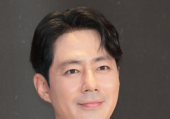 조인성, 칸 이어 베니스까지…주연작 연속 경쟁 부문 진출 [N이슈]