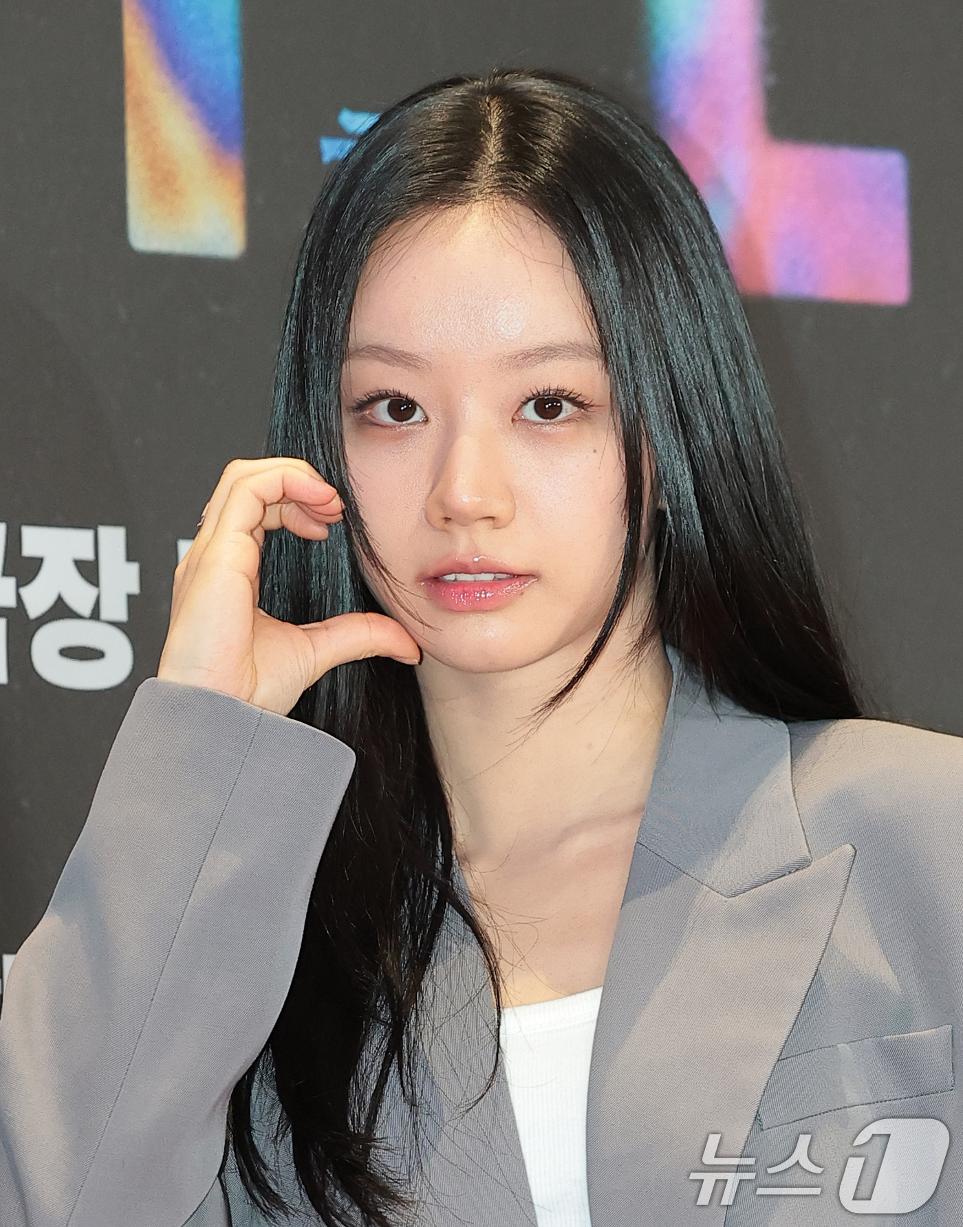 (서울=뉴스1) 권현진 기자 = 배우 혜리가 13일 오후 서울 강남구 메가박스 코엑스에서 열린 영화 '호프(HOPE)’(감독 나홍진) VIP시사회에 참석해 포즈를 취하고 있다.'호 …