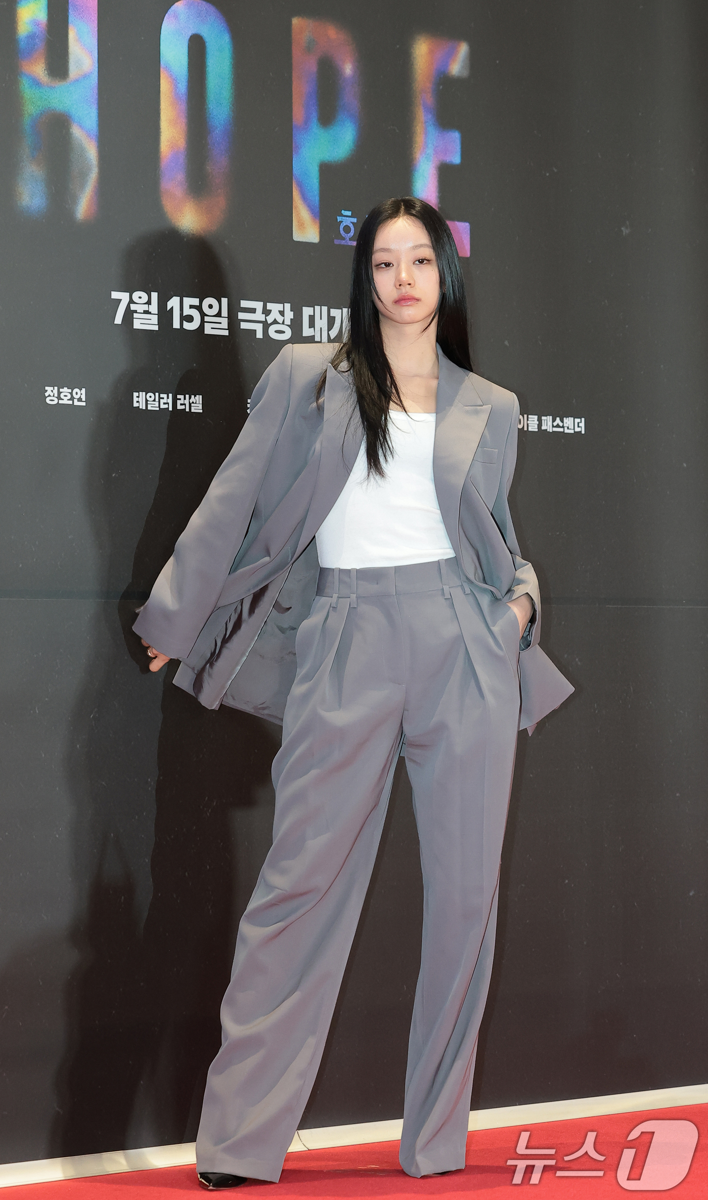 (서울=뉴스1) 권현진 기자 = 배우 혜리가 13일 오후 서울 강남구 메가박스 코엑스에서 열린 영화 '호프(HOPE)’(감독 나홍진) VIP시사회에 참석해 포즈를 취하고 있다.'호 …