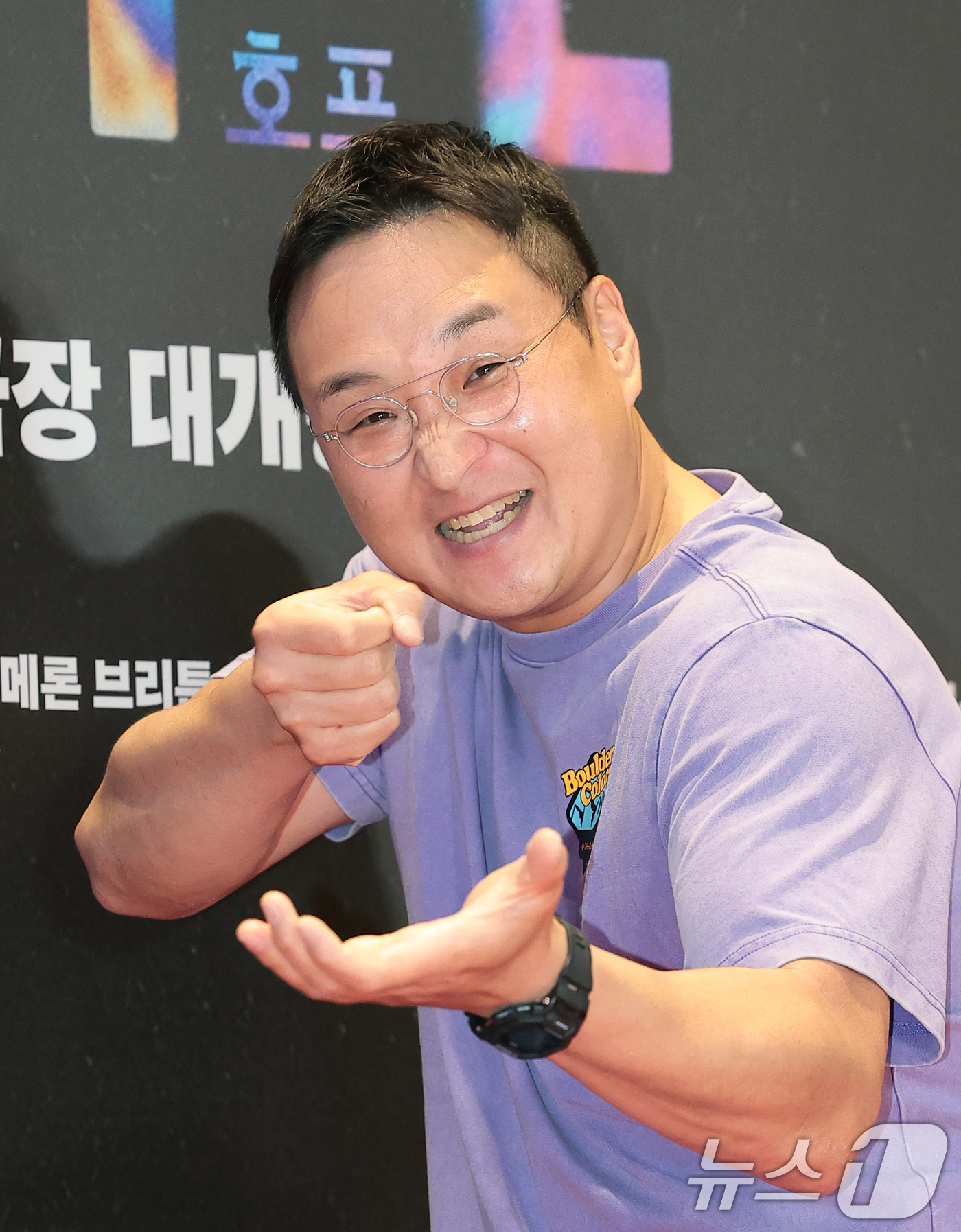 (서울=뉴스1) 권현진 기자 = 배우 구성환이 13일 오후 서울 강남구 메가박스 코엑스에서 열린 영화 '호프(HOPE)’(감독 나홍진) VIP시사회에 참석해 포즈를 취하고 있다.' …