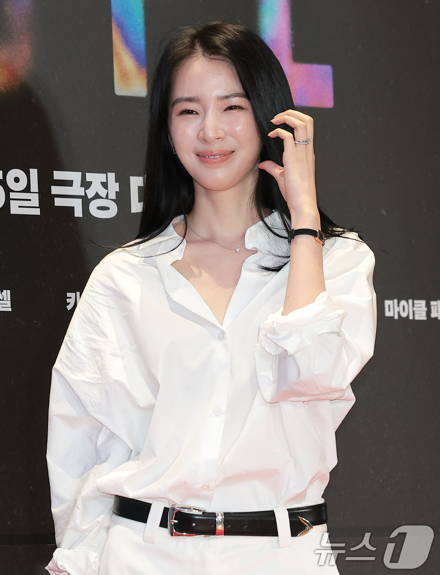 (서울=뉴스1) 권현진 기자 = 모델 아이린이 13일 오후 서울 강남구 메가박스 코엑스에서 열린 영화 '호프(HOPE)’(감독 나홍진) VIP시사회에 참석해 포즈를 취하고 있다.' …