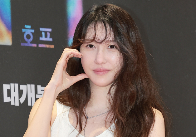 [뉴스1 ★]이지아, 주름 하나 없네?…47세 감탄 부른 뱀파이어 미모