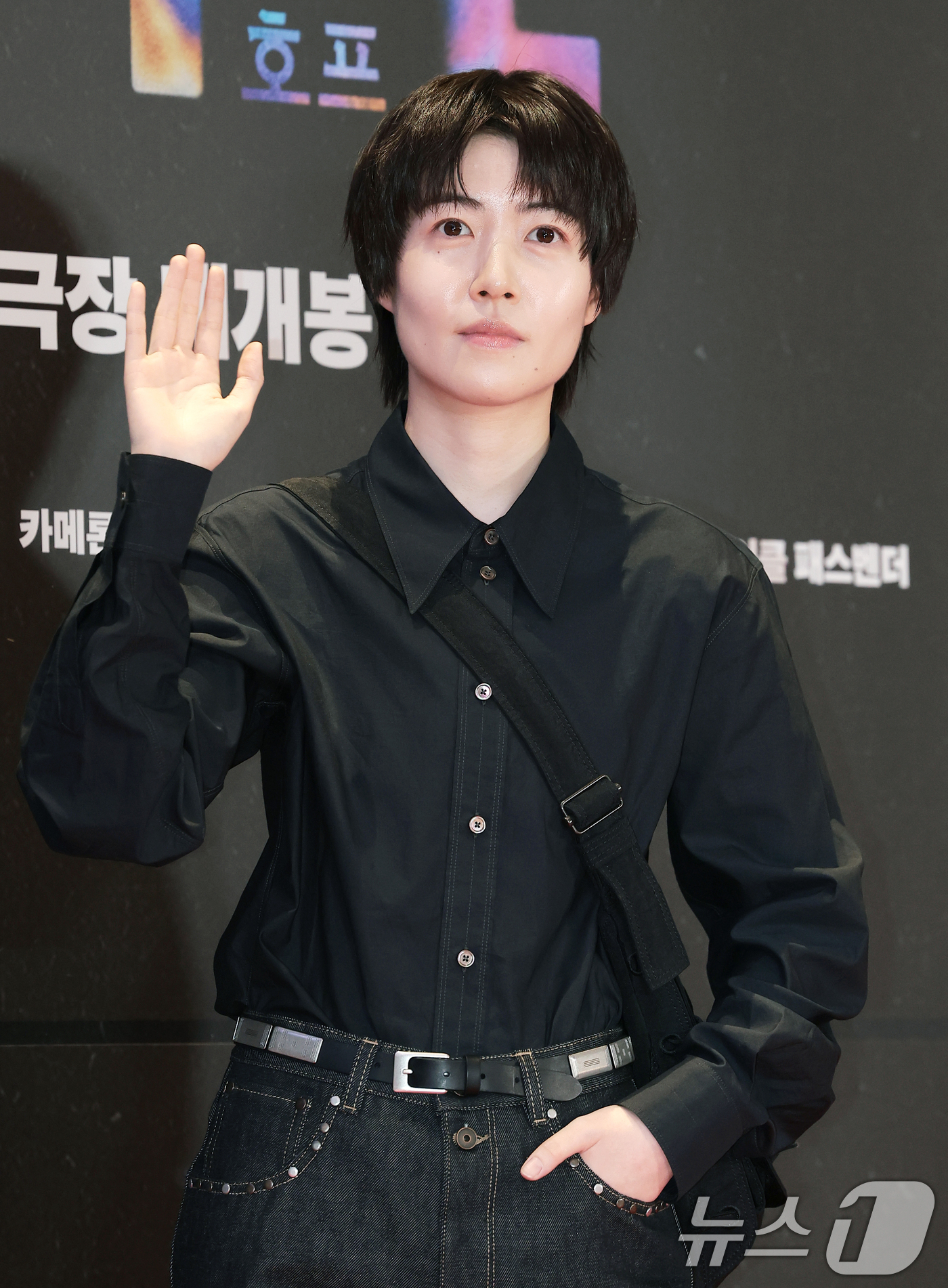(서울=뉴스1) 권현진 기자 = 배우 심은경이 13일 오후 서울 강남구 메가박스 코엑스에서 열린 영화 '호프(HOPE)’(감독 나홍진) VIP시사회에 참석해 포즈를 취하고 있다.' …