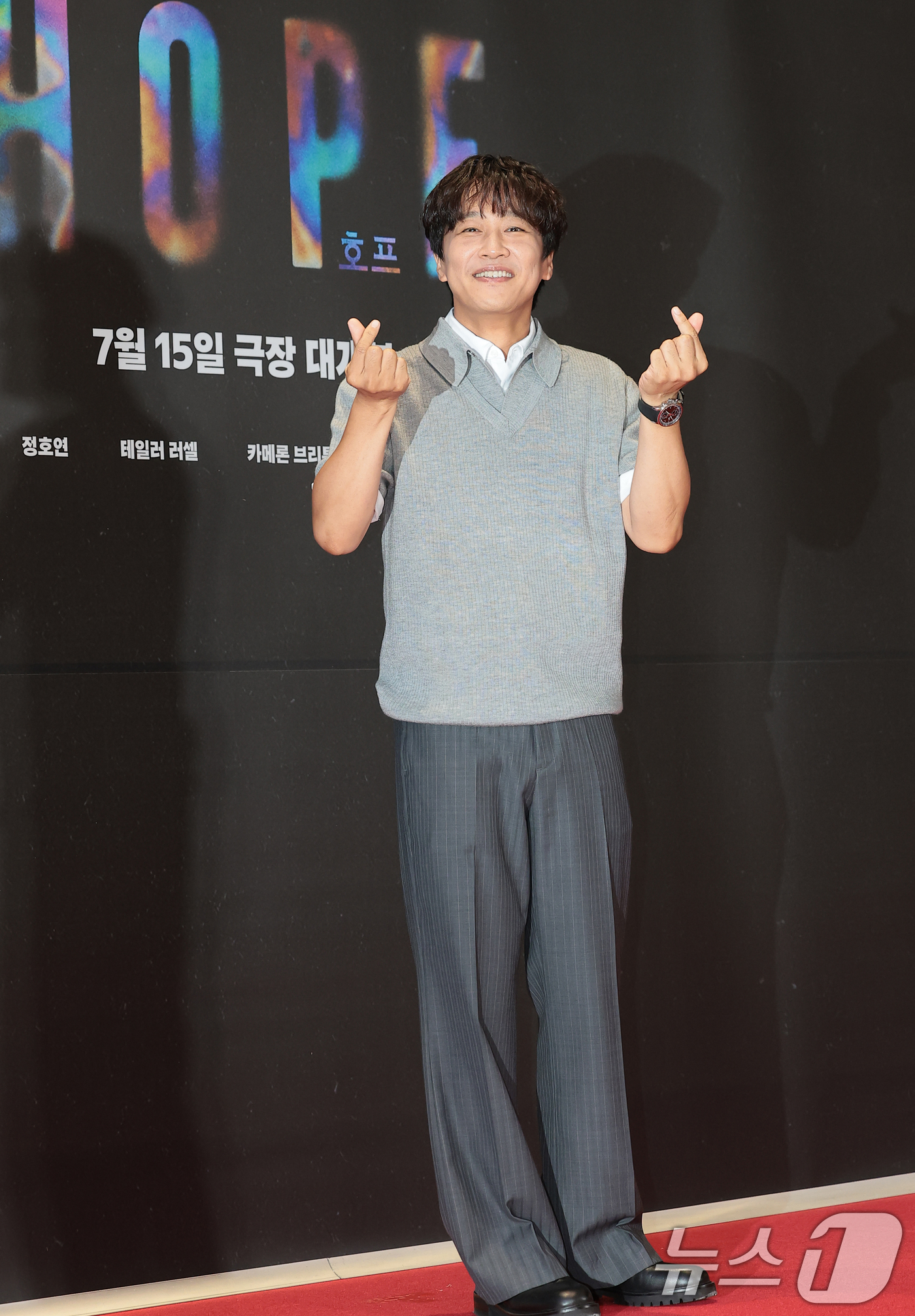 (서울=뉴스1) 권현진 기자 = 배우 차태현이 13일 오후 서울 강남구 메가박스 코엑스에서 열린 영화 '호프(HOPE)’(감독 나홍진) VIP시사회에 참석해 포즈를 취하고 있다.' …