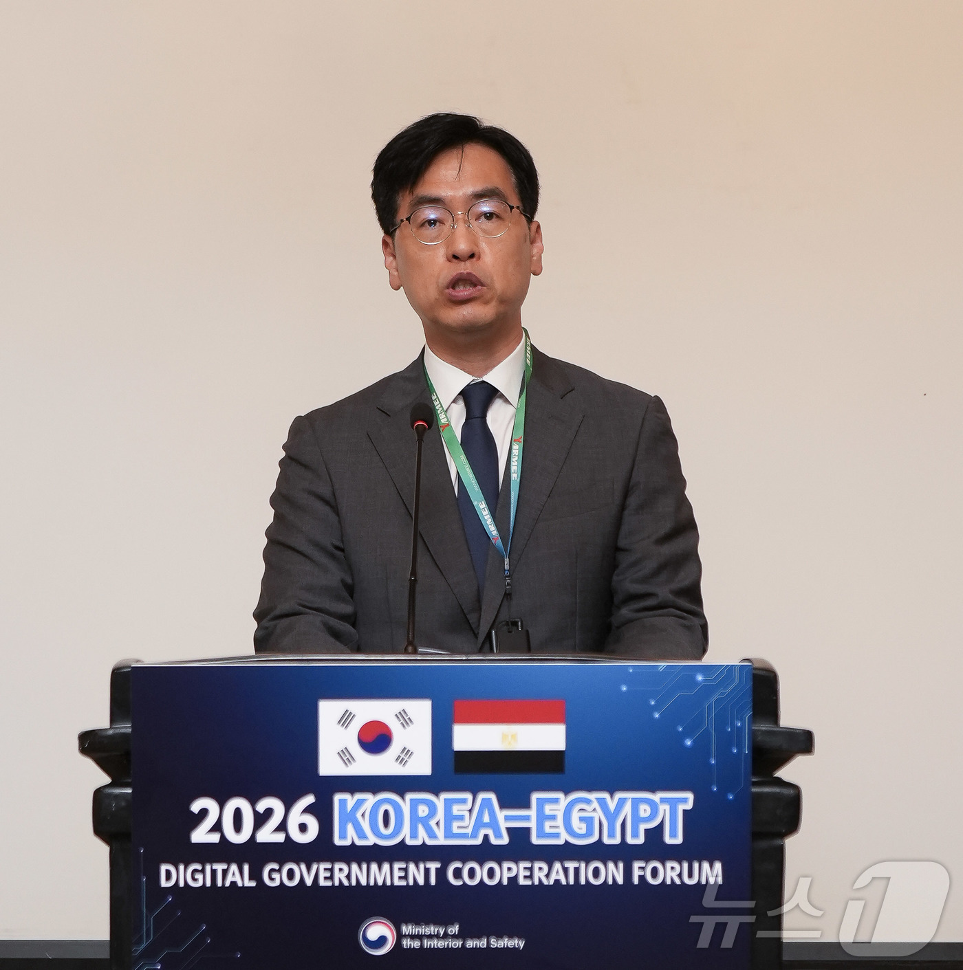 (서울=뉴스1) 김기남 기자 = 김민재 행정안전부 차관이 13일 오전(현지시간) 이집트 카이로 포시즌스 호텔 에서 열린 '한-이집트 디지털정부 협력포럼'에서 개회사를 하고 있다.( …
