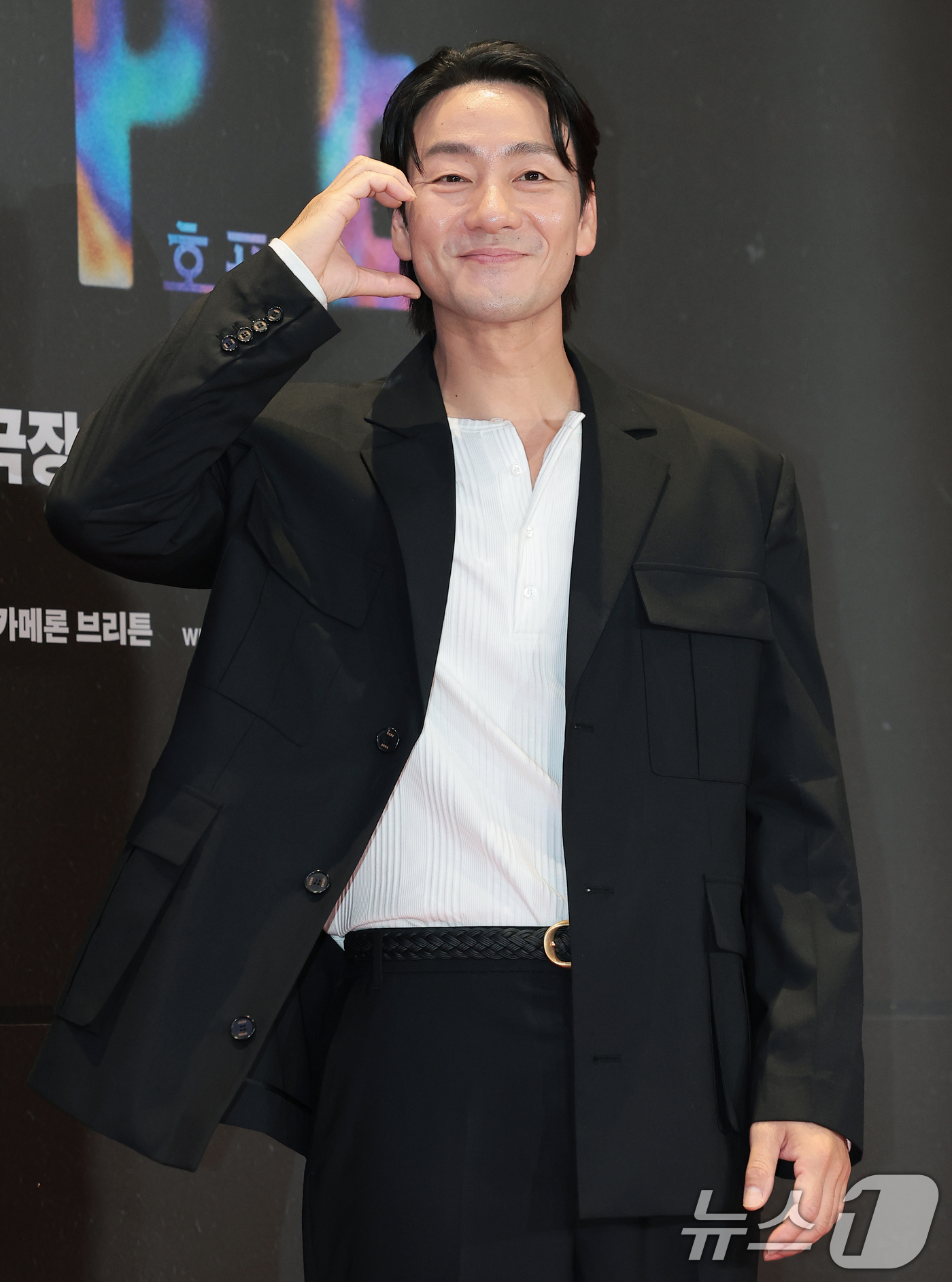 (서울=뉴스1) 권현진 기자 = 가수 박해수가 13일 오후 서울 강남구 메가박스 코엑스에서 열린 영화 '호프(HOPE)’(감독 나홍진) VIP시사회에 참석해 포즈를 취하고 있다.' …