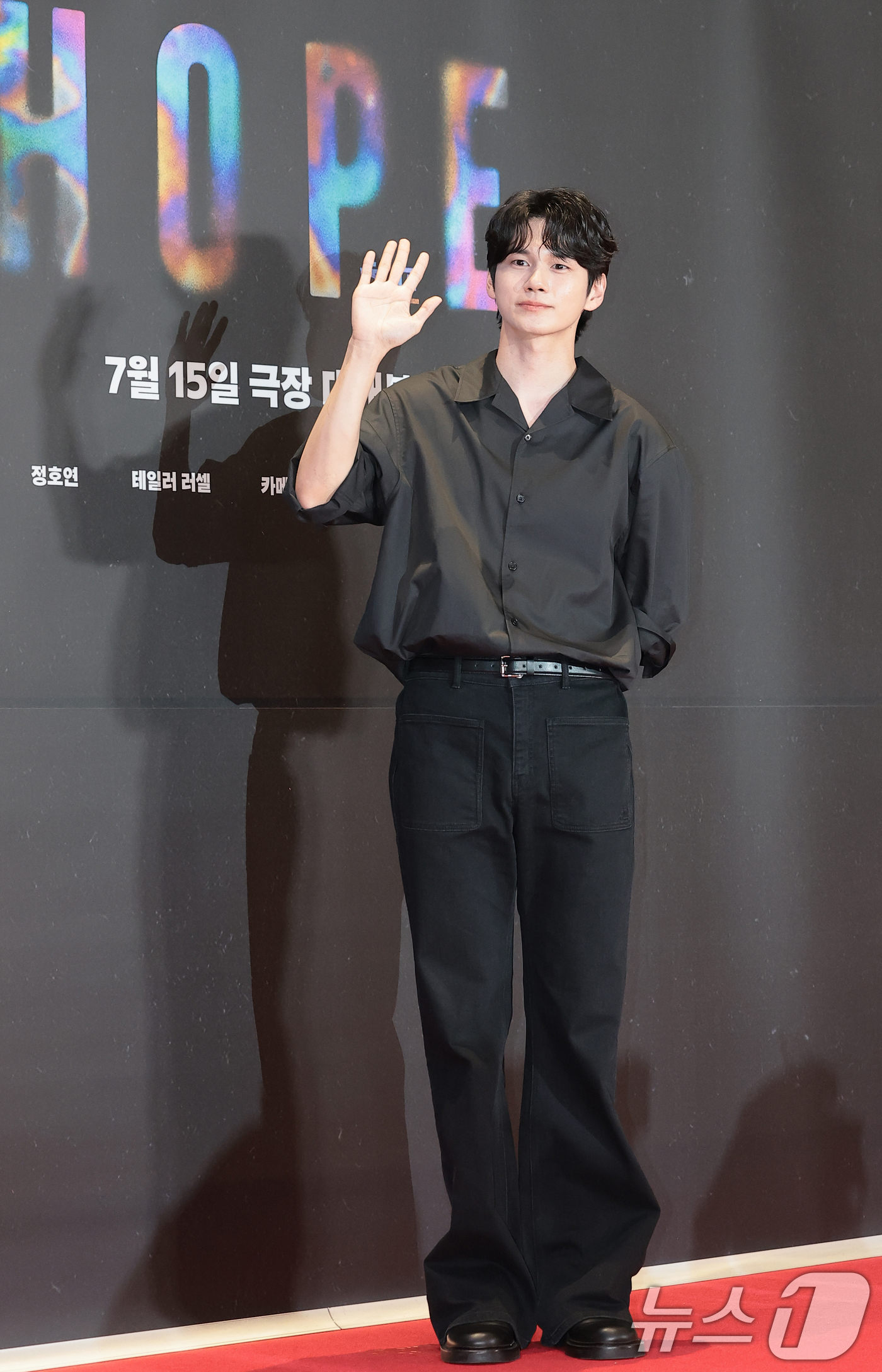 (서울=뉴스1) 권현진 기자 = 배우 옹성우가 13일 오후 서울 강남구 메가박스 코엑스에서 열린 영화 '호프(HOPE)’(감독 나홍진) VIP시사회에 참석해 포즈를 취하고 있다.' …