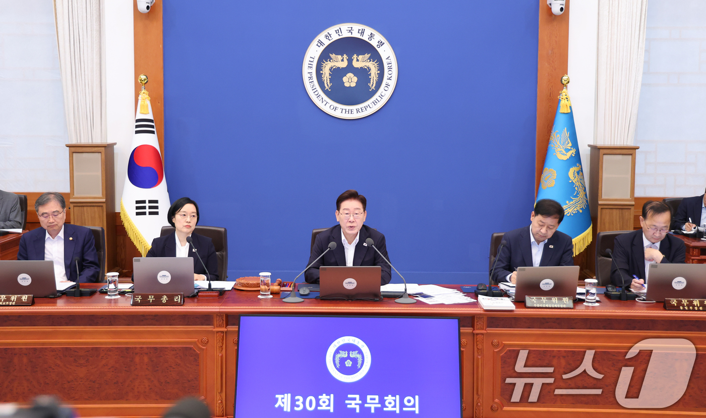 (서울=뉴스1) 이재명 기자 = 이재명 대통령이 14일 청와대에서 열린 국무회의에서 발언하고 있다. 2026.7.14/뉴스1