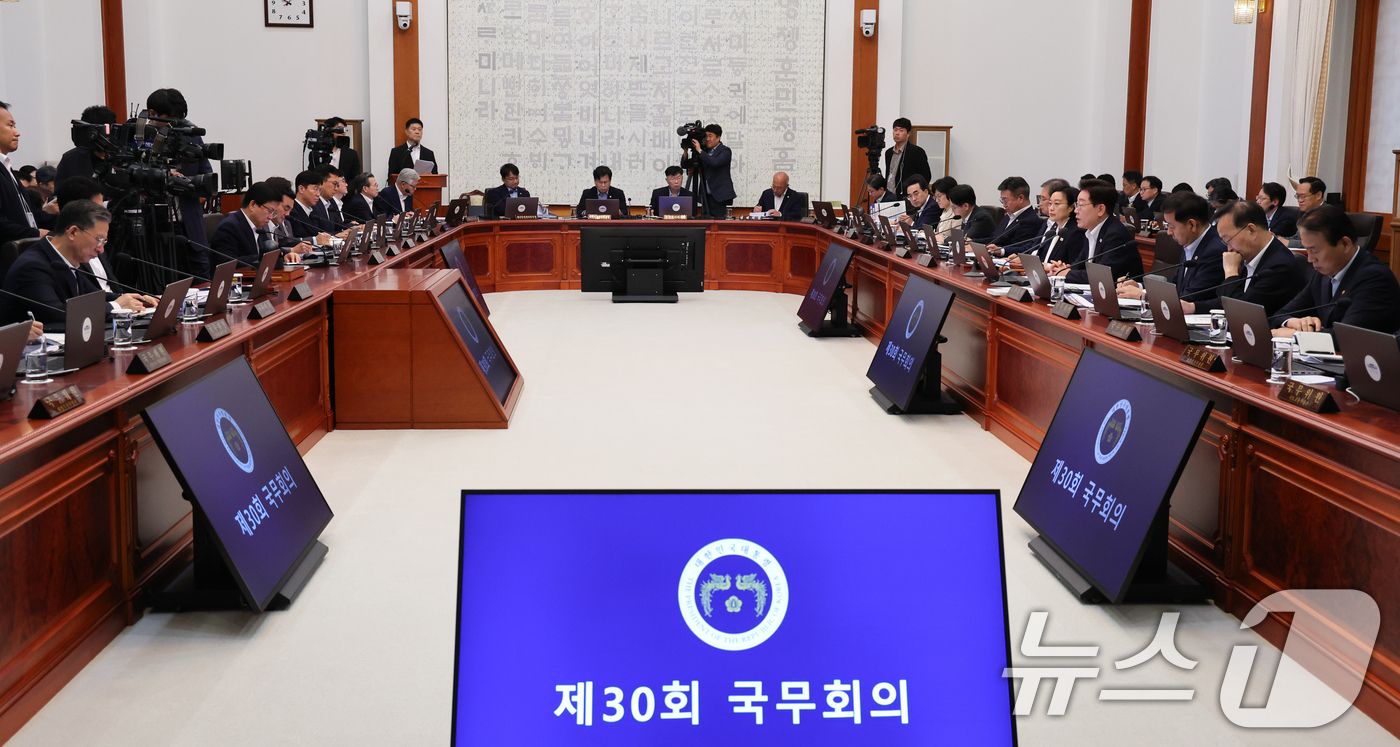 (서울=뉴스1) 이재명 기자 = 이재명 대통령이 14일 청와대에서 열린 국무회의에서 발언하고 있다. 2026.7.14/뉴스1