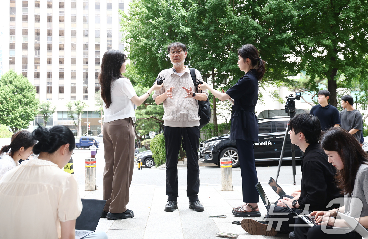 (서울=뉴스1) 김민지 기자 = 김순환 서민민생대책위원회(서민위) 사무총장이 14일 오전 서울 마포구 서울경찰청 광역수사단에서 홍명보 전 축구대표팀 감독 선임 관련 고발인 조사를 …