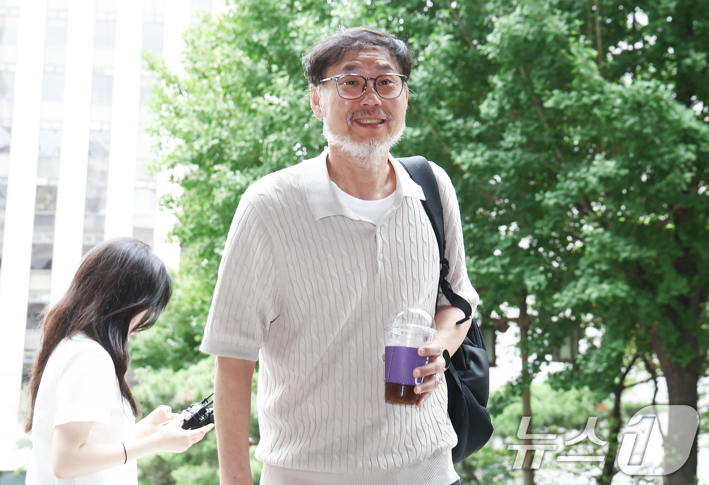(서울=뉴스1) 김민지 기자 = 김순환 서민민생대책위원회(서민위) 사무총장이 14일 오전 홍명보 전 축구대표팀 감독 선임 관련 고발인 조사를 받기 위해 서울 마포구 서울경찰청 광역 …