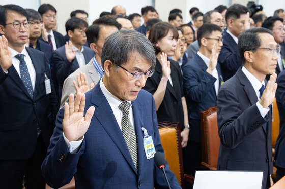 1차 청문회 증인선서하는 노태악 전 중앙선관위원장